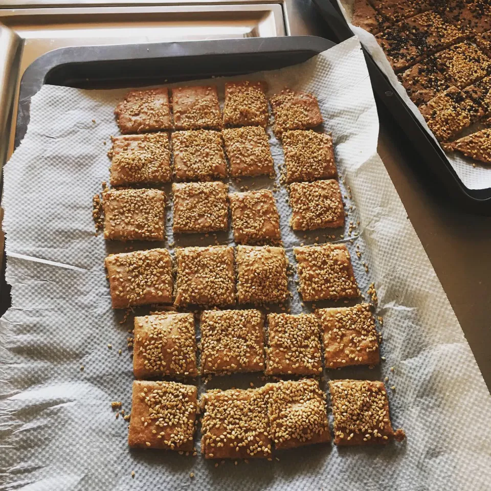 Snapdishの料理写真:Sesame crackers|tさん