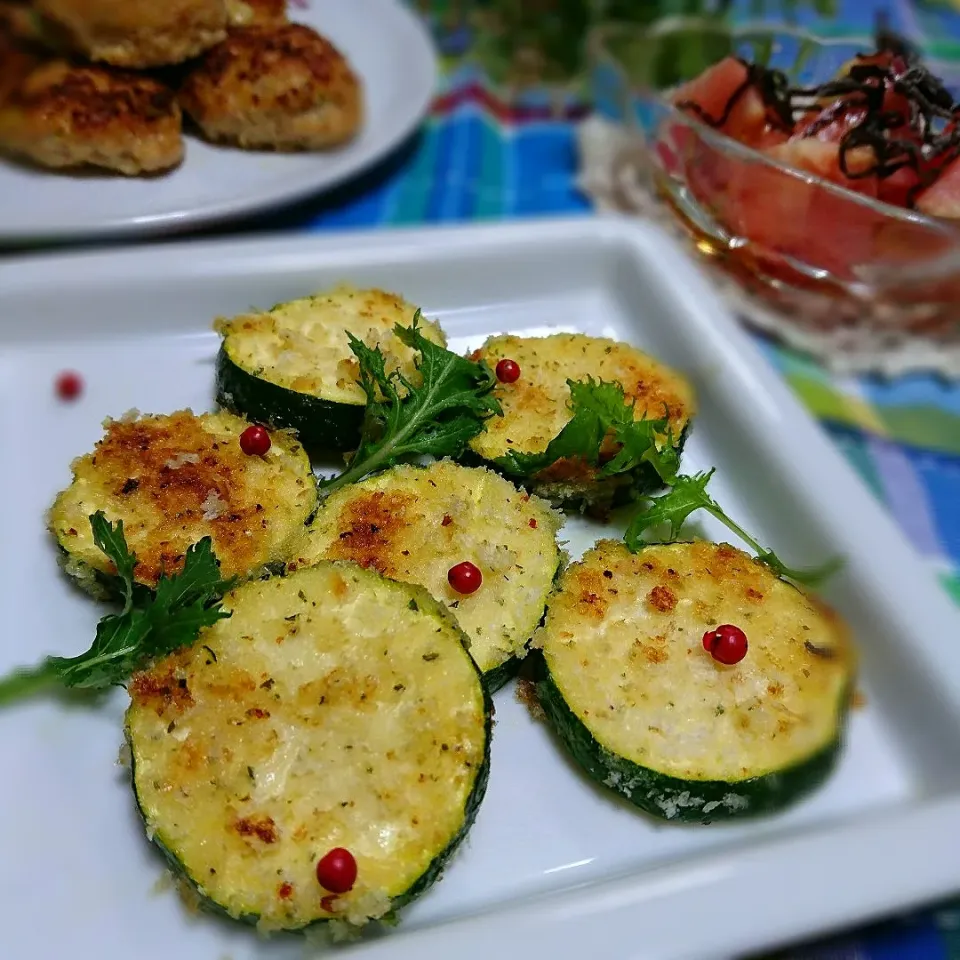 sakurakoさんの料理 ｷﾕｰﾋﾟｰﾏﾖﾈｰｽﾞでズッキーニのカリカリマヨチーズパン粉ソテー🎵|とまと🍅さん