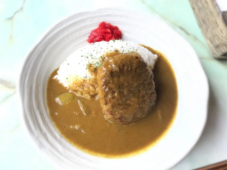 Snapdishの料理写真:赤湯 田園  ハンバーグカレー|髙橋 潤さん