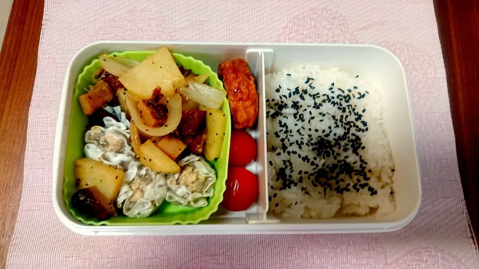 ジャーマンポテトをチャーシューで❤️😊旦那さんお弁当🎵😊|かおるcitronさん