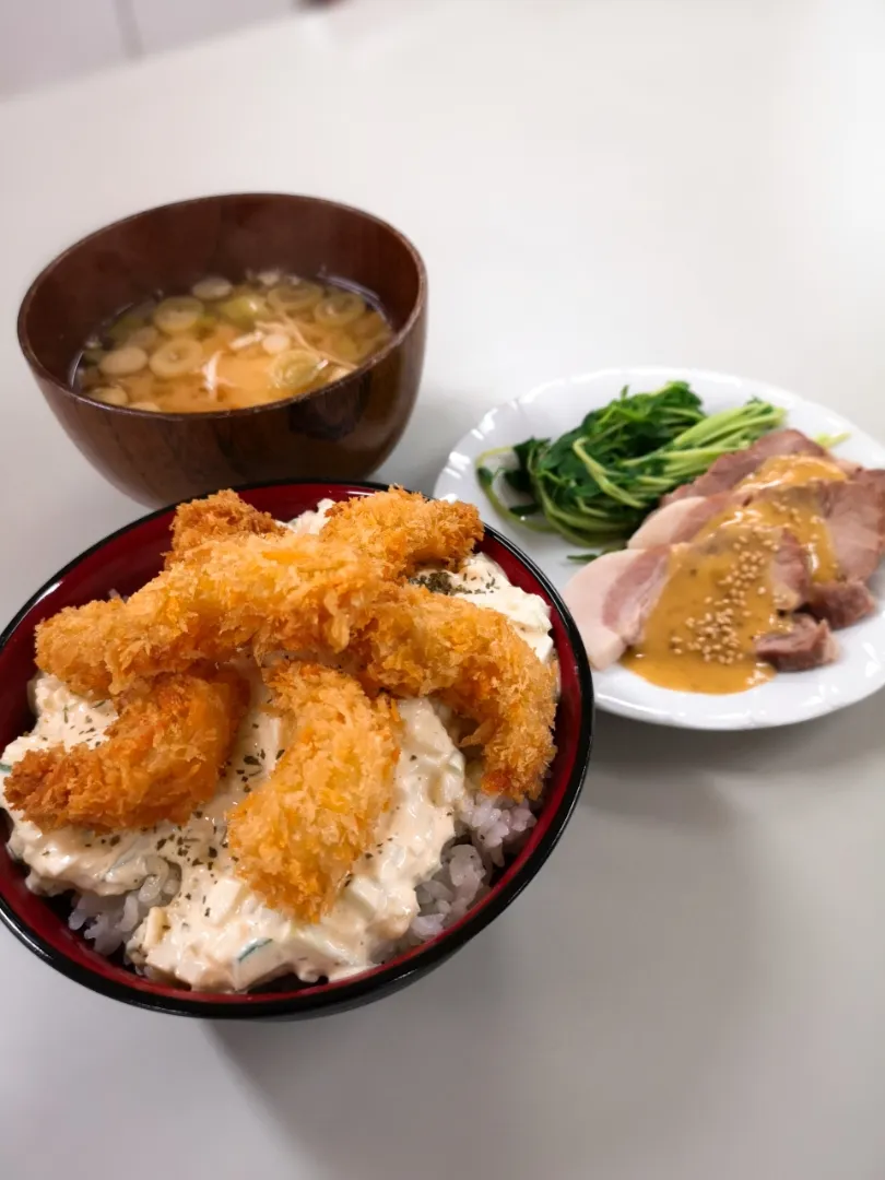 Snapdishの料理写真:海老フライタルタル丼|てっちゃんさん