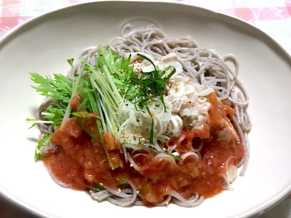 黒麺 with 梅トマトだれ|Junko Iimuraさん