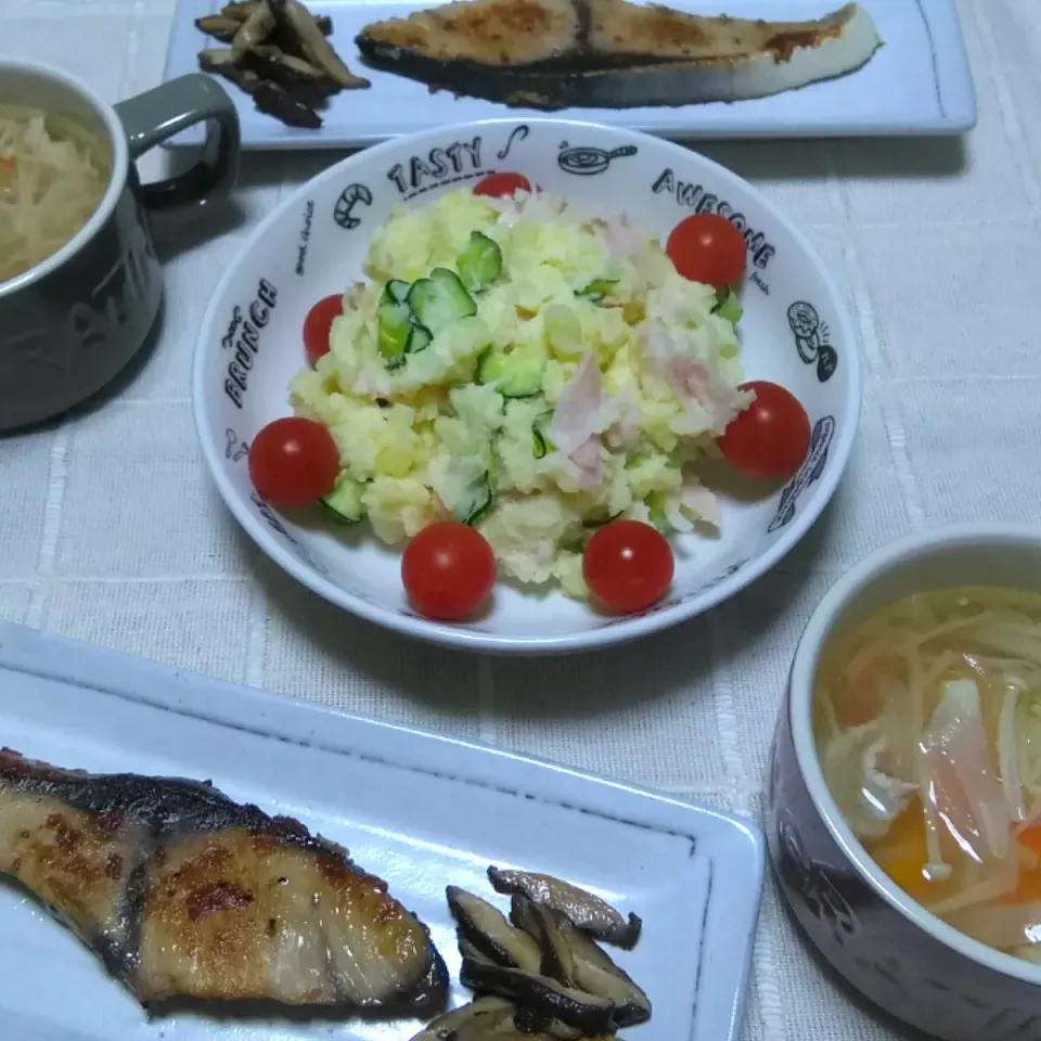 2019/08/20
からあげビールさんの料理 我が家の定番!抱えて食べたい♪お惣菜屋さん風基本のポテサラ|ちいたんさん