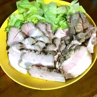 Snapdishの料理写真:低温調理器で作りました。焼豚です。|よねちゃんさん