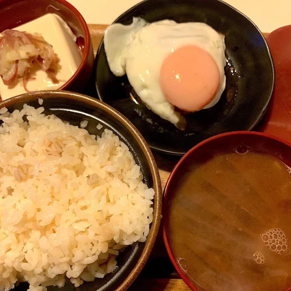 目玉焼きハンバーグ(◍•ڡ•◍)❤|いつみさん