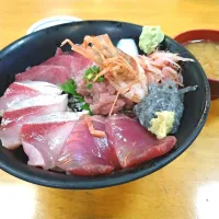 Snapdishの料理写真:海鮮丼|ピンキーさん