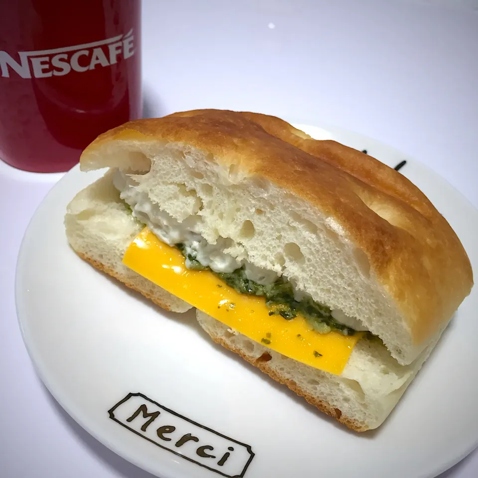 Snapdishの料理写真:朝は、フォカッチャサンド🥯|Kojiさん