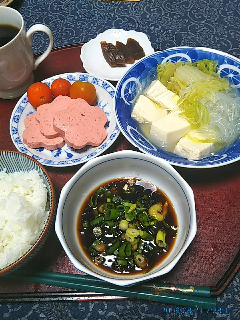 よねばーばの朝ごはん
大雨でちょっと涼しくなったので

湯豆腐、ポン酢で
花ソーセージ、トマト、
奈良漬、ご飯、コーヒー、|yoneばーばさん