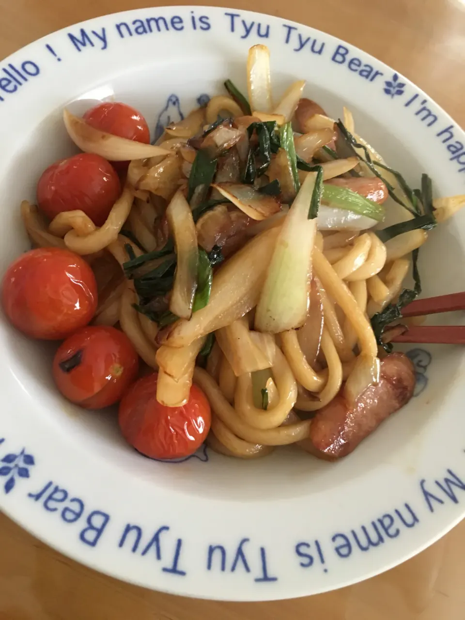 ペペロン風和風だし焼うどん ミニトマト添え|にゃふてんさん