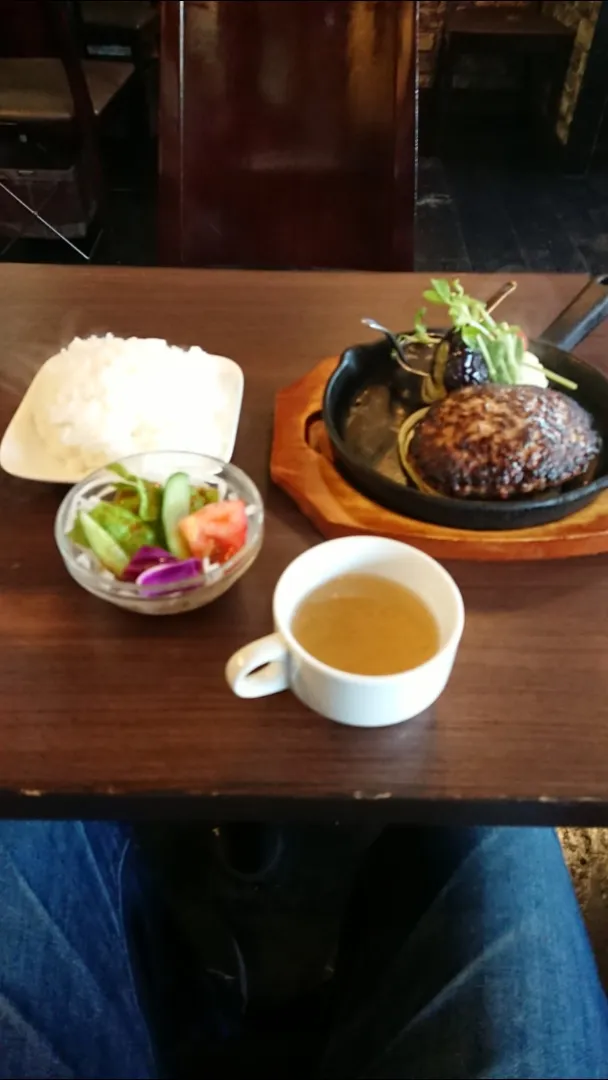 つのだミート茨木店の「デミグラスハンバーグランチ!|たかしさん