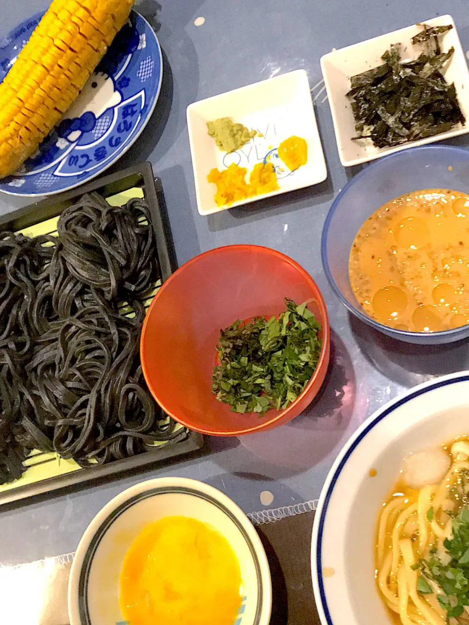 ブラック(竹墨)＆ホワイト冷やし讃岐うどん  溶き卵  刻み柚子 山葵 柚子胡椒 海苔  坦々風つけだれ|ch＊K*∀o(^^*)♪さん