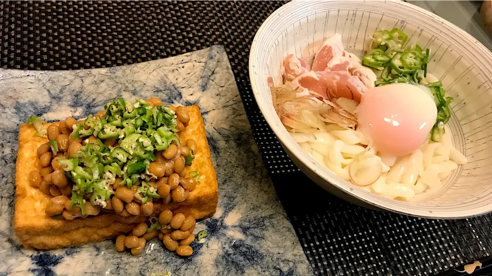 ダイエットは気合です🍜こんにゃく豆乳麺のぶっ掛けうどん風と、納豆乗せ厚揚げどす😄まぁ、この程度では痩せぬからSIXPADで寝ながら筋トレかしら🤣|にゃあ（芸名）さん