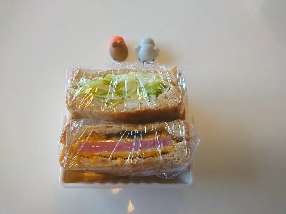 今日のお弁当 キャベツサラダとハムカツのサンドイッチ🍞|pinknari🐰🌈さん