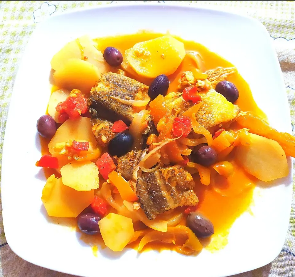 Snapdishの料理写真:Caldeirada de bacalhau
Codfish stew|Tânia Marçalさん