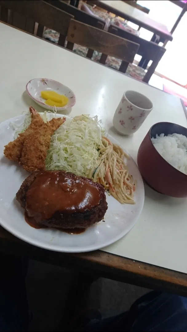 名古屋市の丸栄の「ハンバーグ&エビフライセット」|タカシさん