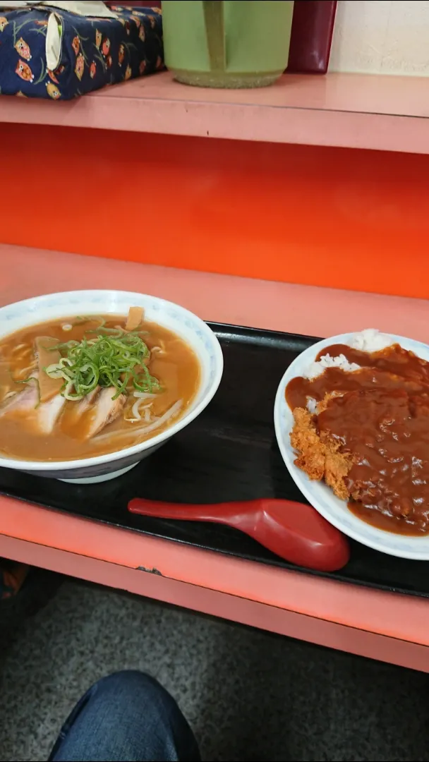 加古川市「まるみ」のラーメンとかつめしセット|たかしさん