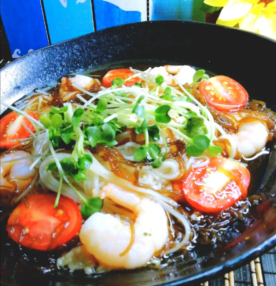 海老とシークヮーサーもずくそうめん😍うまい😍

沖縄のシークヮーサー果汁と沖縄、生もずくを使った

シークヮーサーの香りともずく、昆布出し汁を使ったそうめん(◍•ᴗ•◍)❤|ペンギンさん