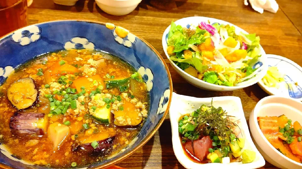 Snapdishの料理写真:賄い飯🍚夏野菜　鶏そぼろ煮、南瓜ベーコン炒め……等|Gauche Suzukiさん