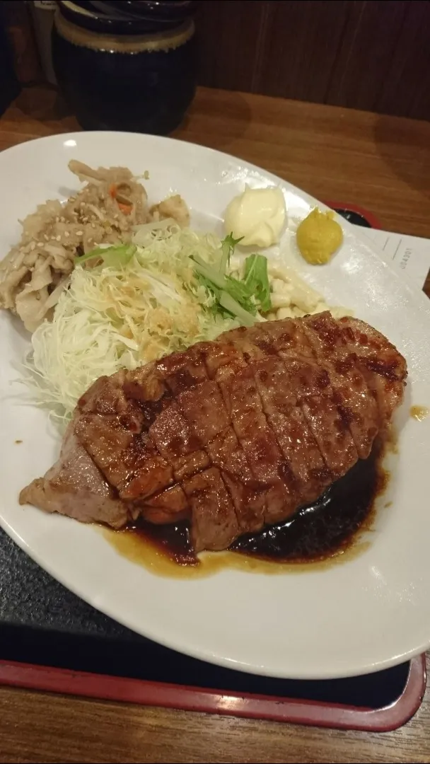 Snapdishの料理写真:大阪駅前第三ビル「豚豚亭」トンテキ&生姜焼きハーフランチ|タカシさん