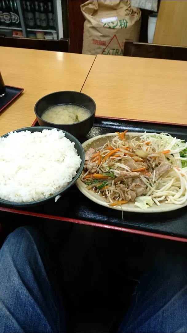 Snapdishの料理写真:京橋「もとや南店」の豚もやし炒め定食|タカシさん