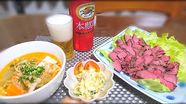 ローストビーフ🐮
ポテトサラダ🥗
豆腐味噌チゲ🥘
     🍺|bisenさん