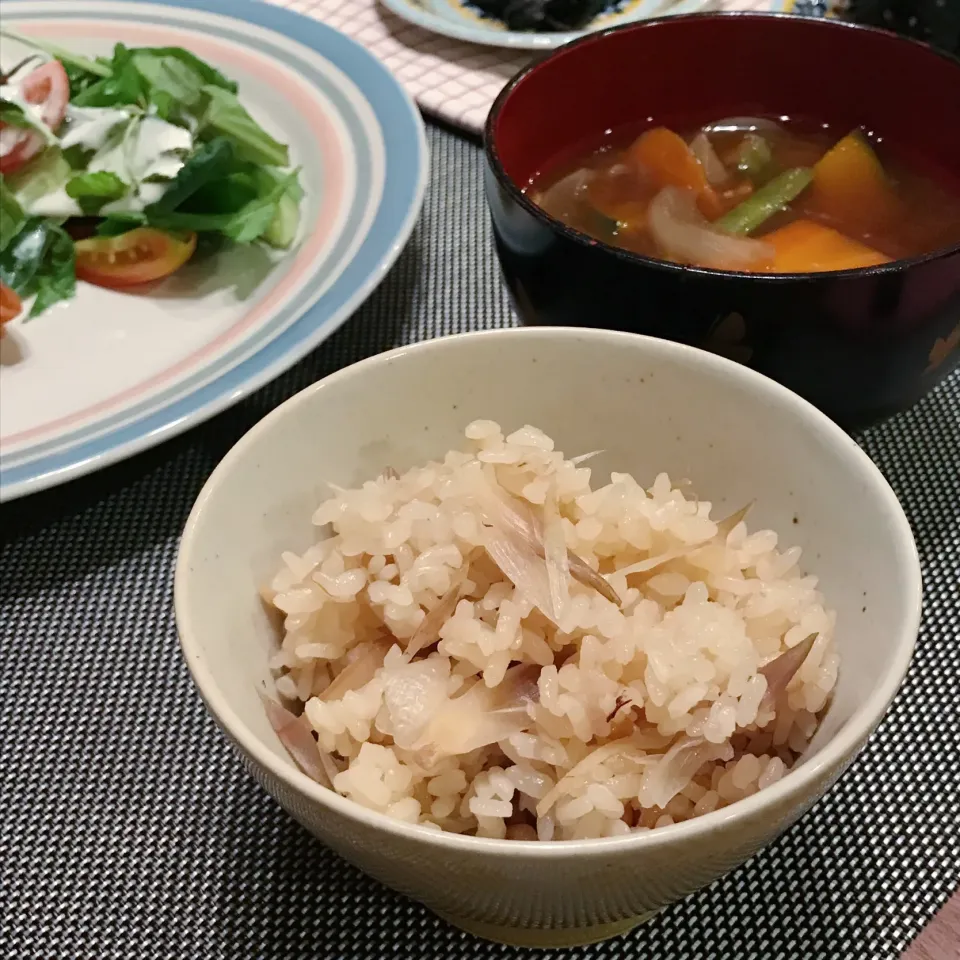 Snapdishの料理写真:生姜と茗荷の炊き込みご飯|麻紀子さん