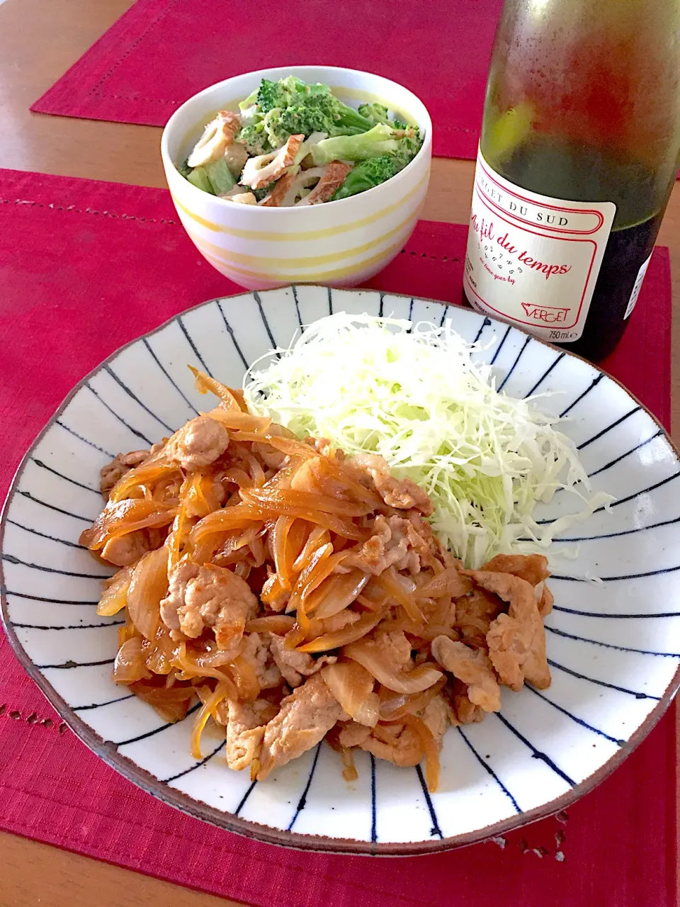 Snapdishの料理写真:豚肉の生姜焼き🐷ブロッコリーとちくわのごまマヨ和え🍀|おかちさん