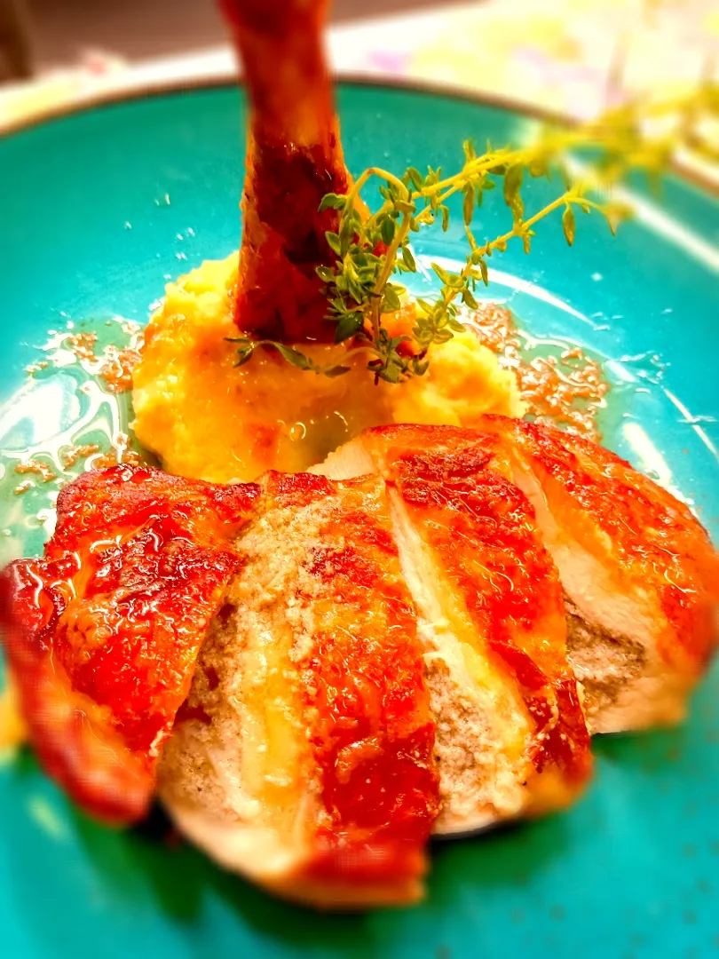 Guinea fowl stuffed with cheese and truffles,served with celeriac puree and Porto sauce.|Lorna Panerさん