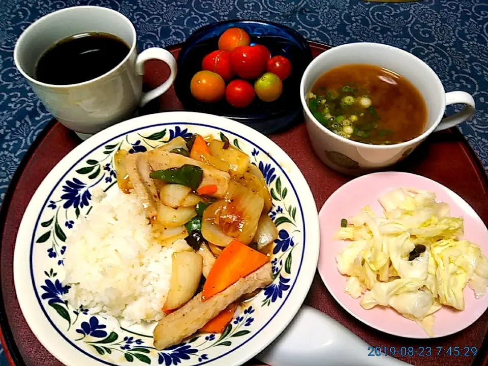 よねばーばの朝ごはん
中華風丼
スープ、ザワークラウト、
ミニトマト、コーヒー|yoneばーばさん