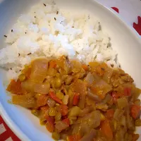 Snapdishの料理写真:レンズ豆のベジタブルカレー と クミンシードライス ヴィーガン|Annaさん