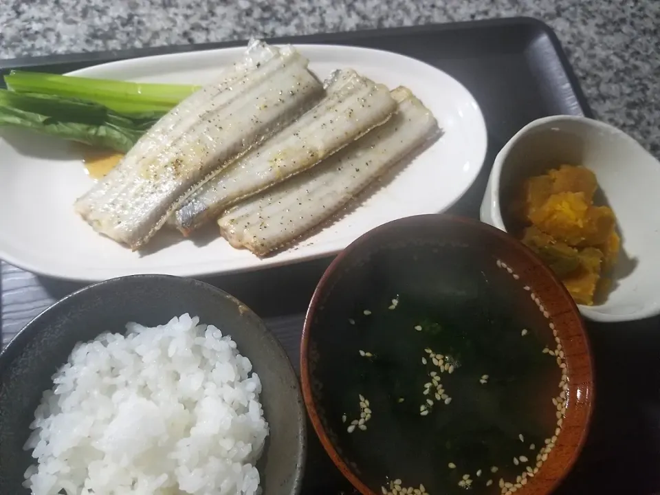 太刀魚のバターソテー
わかめスープ
南瓜の煮物|あぁちゃんさん