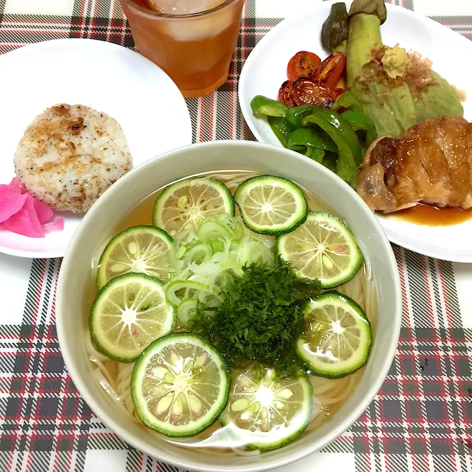 すだちうどん 鶏の照り焼き 焼き野菜(ナス.トマト.ピーマン)|まみっこさん