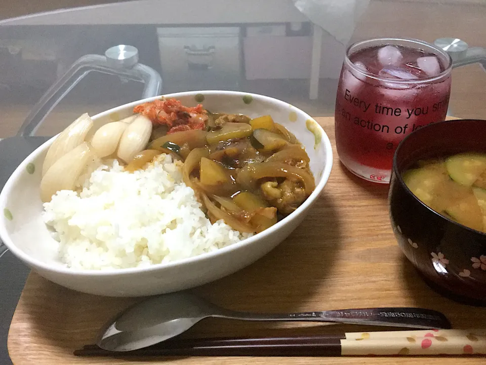 ズッキーニとトマトの野菜カレー🍛|よぉ〜さん