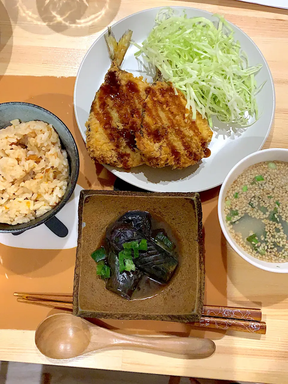 Snapdishの料理写真:・アジフライ ・ナスの煮浸し ・炊き込みご飯 ・わかめスープ|ぺろたんさん