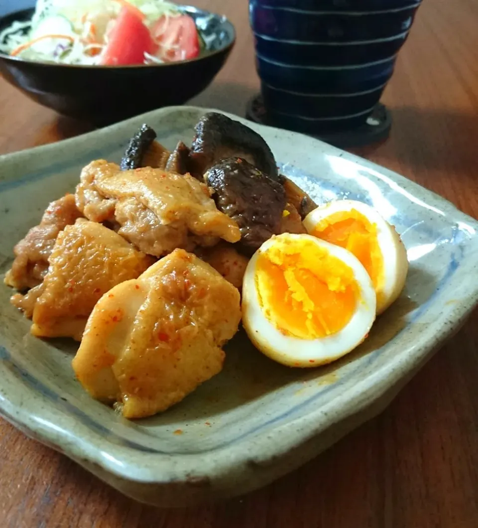 Snapdishの料理写真:鶏もも肉と卵の味噌煮|まりおさん