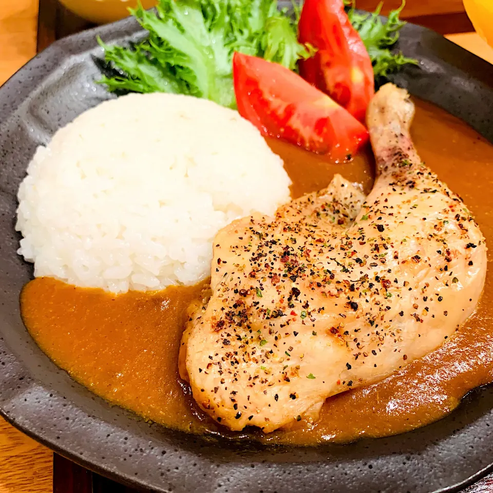 Snapdishの料理写真:チキンカレー (辛口) 鶏肉もも肉1本🐔|いちごさん