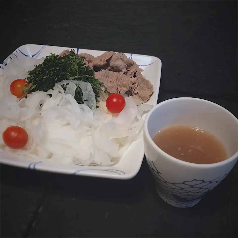 Snapdishの料理写真:昨日の冷しゃぶの残りで！牛だし素麺|佐野未起さん