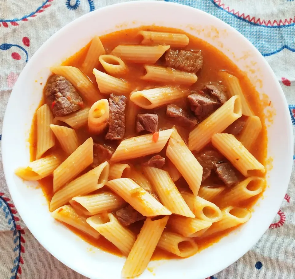 Snapdishの料理写真:Massa guisada com carne de vaca

Macaroni and veal stew|Tânia Marçalさん