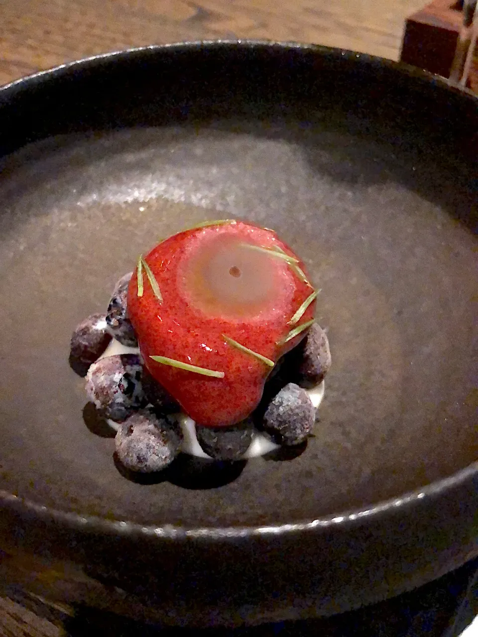 Blueberry with goat milk yogurt and roasted kombu|Sergey Grisさん