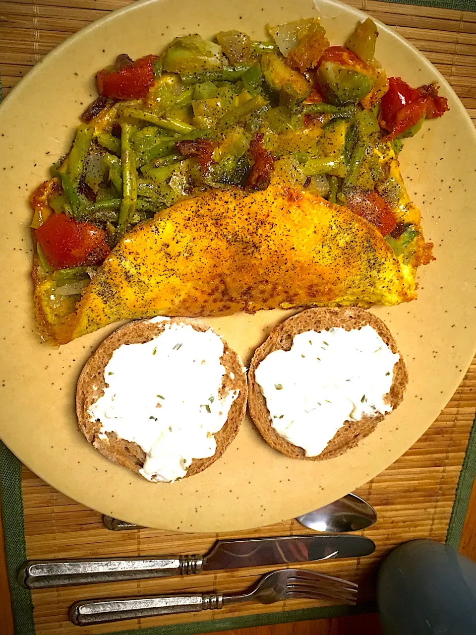 Michaels Culinary Adventures's dish Vegetable and Cheese Omelette With Wheat English Muffin And Onion/Chive Cream Cheese|Michaels Culinary Adventuresさん