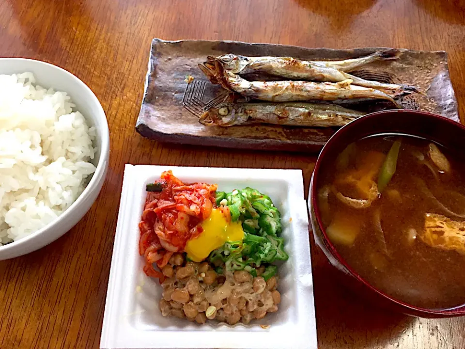 おくらキムチ納豆の朝ごはん|さんだーさん