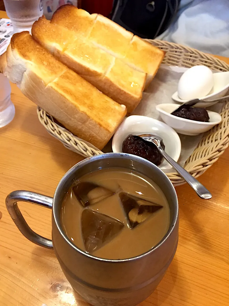 たっぷりアイスカフェオレ&モーニングセット（茹で玉子、あんこバター）@コメダ珈琲|Kazuya Miyukiさん