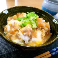 Snapdishの料理写真:sakurakoさんの料理 砂糖、味醂、出汁要らずでも旨みたっぷり！甘酒で作る親子丼🐔