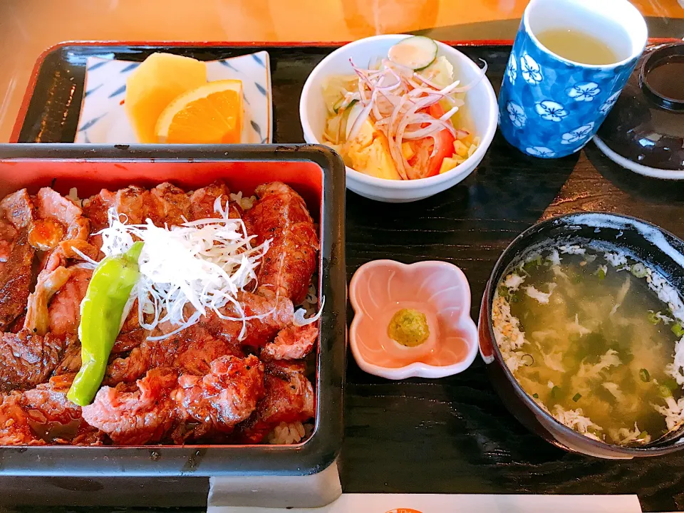 牛肩ロースステーキ重定食|あじょさん