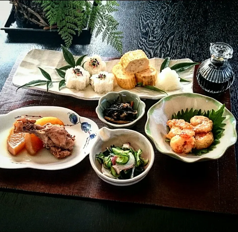 ほろほろ崩れる手羽元と大根の煮物とタコの酢ものでお夕飯🎶|瑞さん