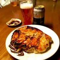 Snapdishの料理写真:ビールが進む！男のガッツリ餃子🥟|旦那ごはん すんさん