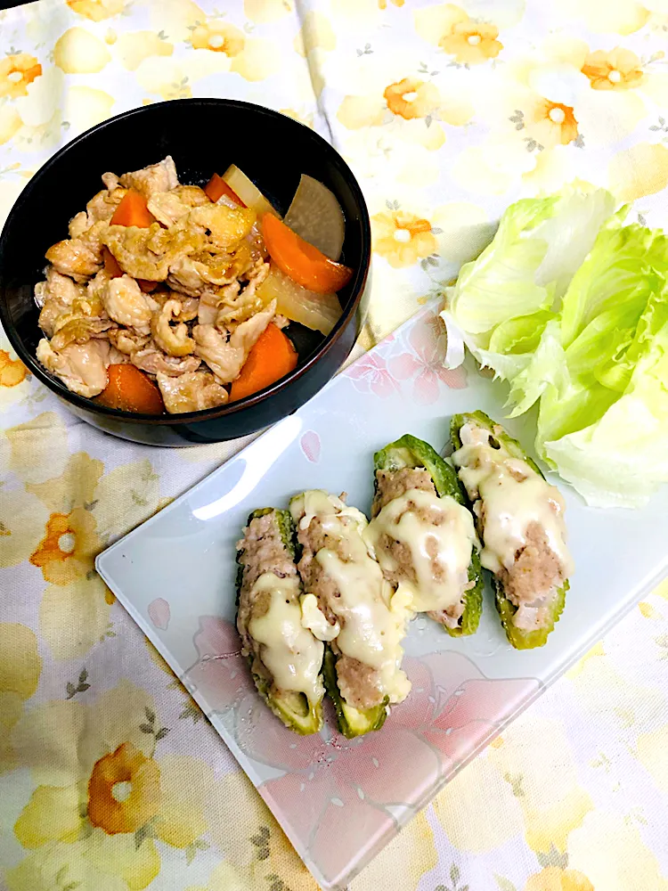 今夜のおかず     鶏皮の煮物とゴーヤの肉詰め|ダイスケさん