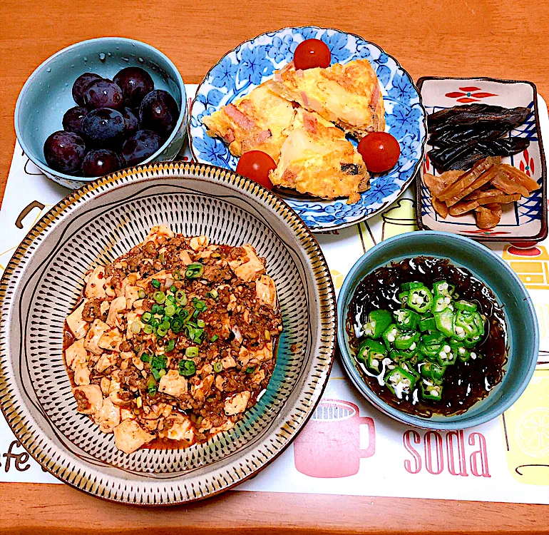 Snapdishの料理写真:しびれ系ピリ辛麻婆豆腐&キッシュ風オムレツ|tontonmaruさん