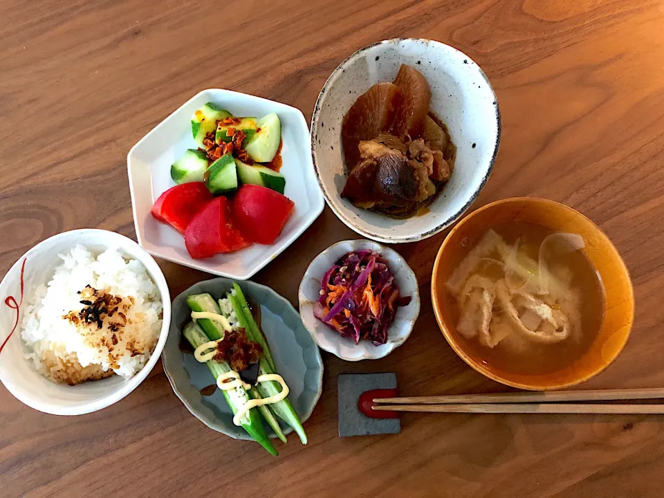 とろとろ牛すじ大根と土鍋ごはんの一汁四菜定食|こんぶさん