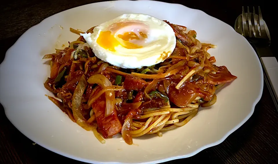 10日ぶりのカレースパ                               #麺好き男のランチ                                  ・潰れ温玉のせて|mottomoさん